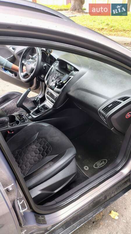 Універсал Ford Focus 2013 в Глухові