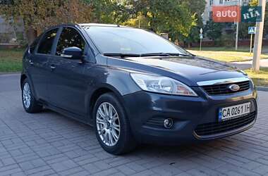 Хэтчбек Ford Focus 2011 в 