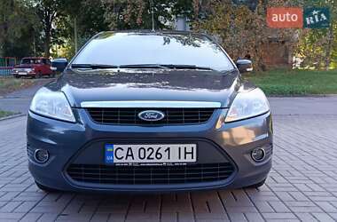 Хэтчбек Ford Focus 2011 в 