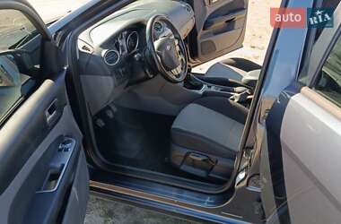 Хэтчбек Ford Focus 2011 в 