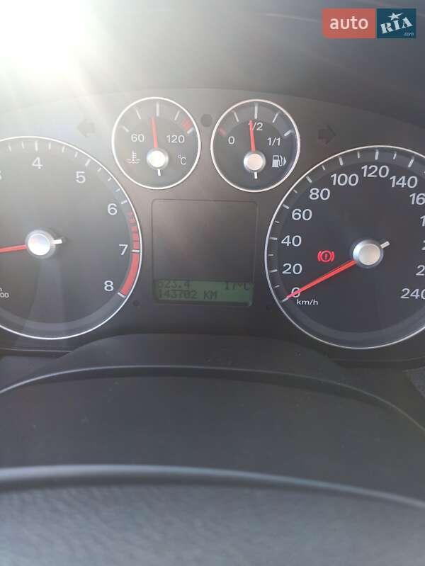 Хэтчбек Ford Focus 2005 в Киеве