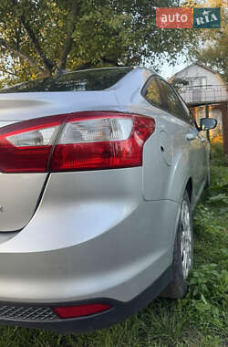 Седан Ford Focus 2012 в 