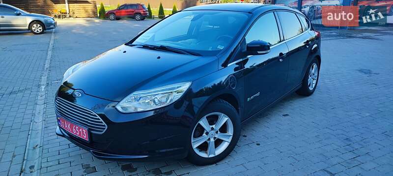 Хэтчбек Ford Focus 2013 в 