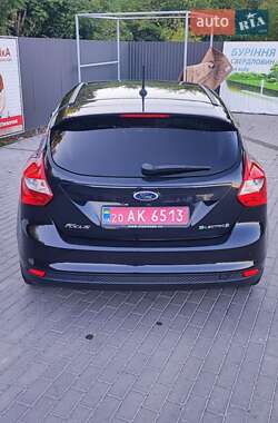 Хэтчбек Ford Focus 2013 в 