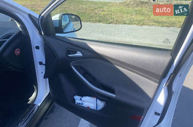 Хэтчбек Ford Focus 2013 в 