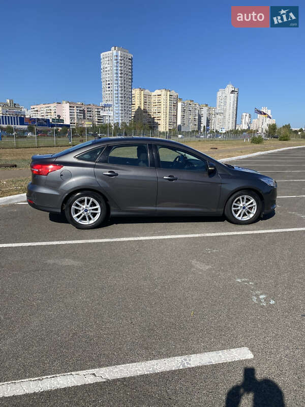 Седан Ford Focus 2016 в Киеве