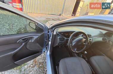 Хэтчбек Ford Focus 2004 в 
