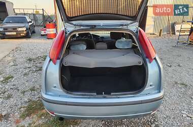 Хэтчбек Ford Focus 2004 в 