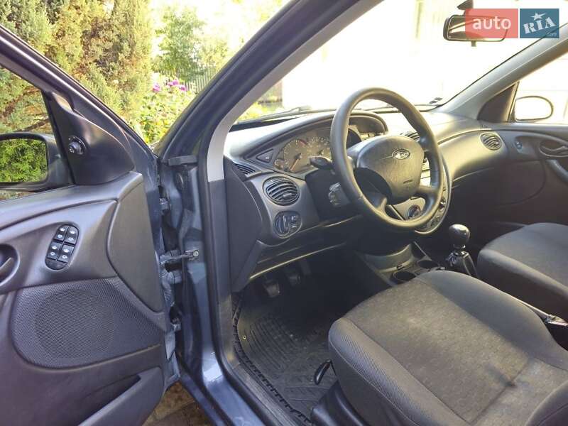 Хэтчбек Ford Focus 2003 в Львове