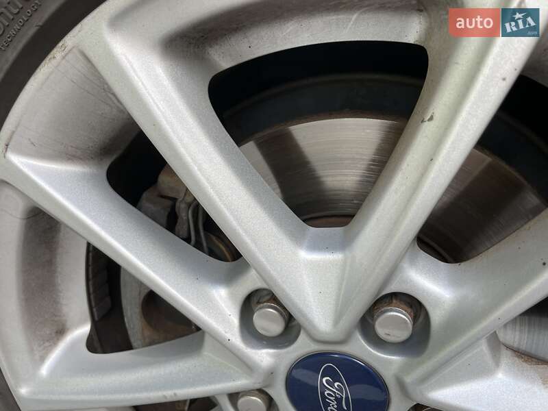 Хэтчбек Ford Focus 2015 в Львове фото 26 Хэтчбек Ford Focus 2015 в Львове