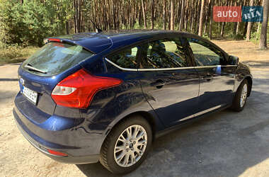 Хэтчбек Ford Focus 2011 в 