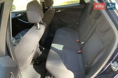 Хэтчбек Ford Focus 2011 в 