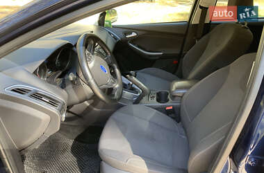 Хэтчбек Ford Focus 2011 в 