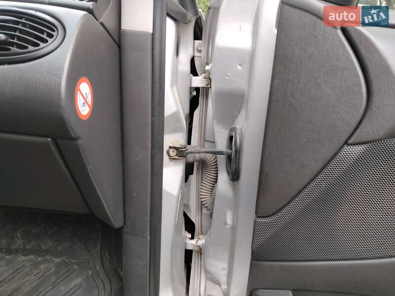 Универсал Ford Focus 2003 в Новояворовске