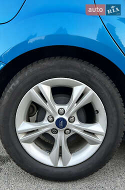 Хэтчбек Ford Focus 2014 в 