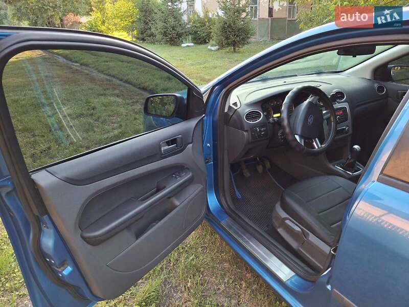 Хэтчбек Ford Focus 2007 в Бурыни