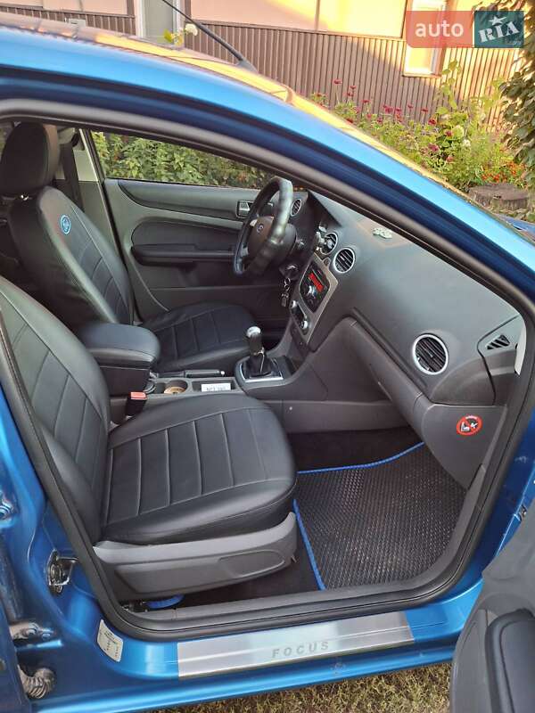 Хэтчбек Ford Focus 2007 в Бурыни