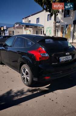 Хэтчбек Ford Focus 2011 в 