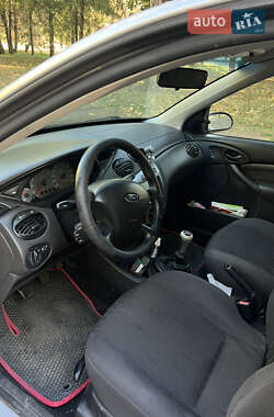 Хэтчбек Ford Focus 2004 в 