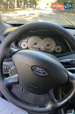 Хэтчбек Ford Focus 2004 в 