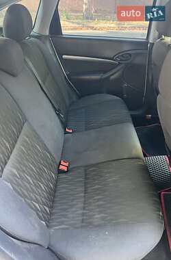 Хэтчбек Ford Focus 2004 в 