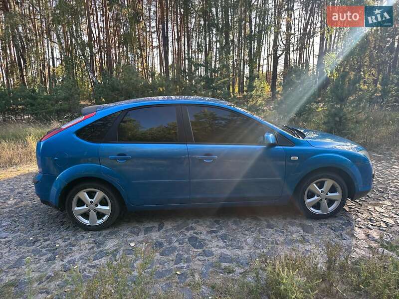Хетчбек Ford Focus 2004 в Дніпрі