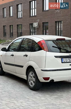 Хэтчбек Ford Focus 2004 в 