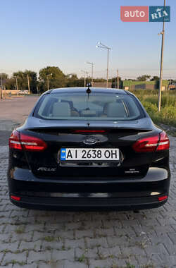 Седан Ford Focus 2015 в 
