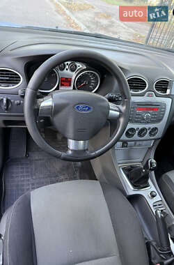 Хэтчбек Ford Focus 2010 в 