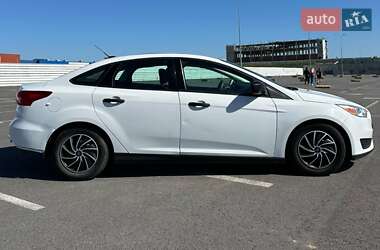 Седан Ford Focus 2015 в 