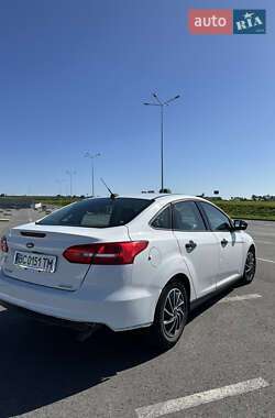 Седан Ford Focus 2015 в 