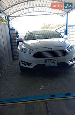 Хэтчбек Ford Focus 2015 в 