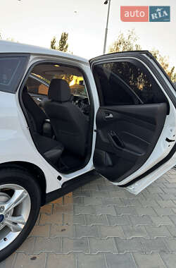 Хэтчбек Ford Focus 2014 в 