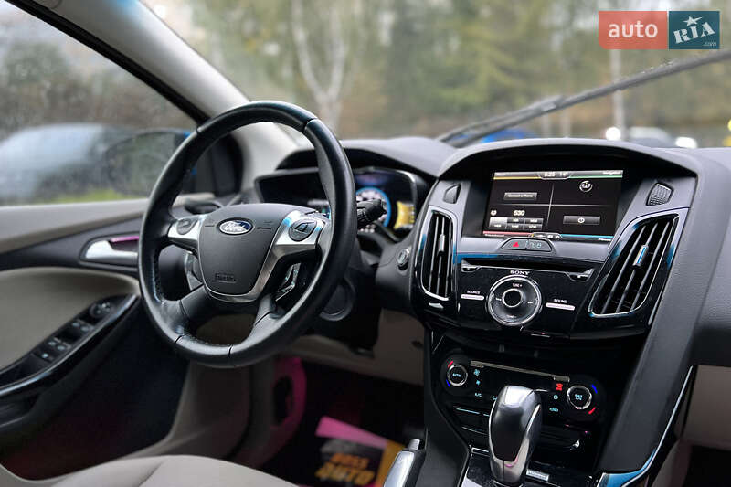 Хэтчбек Ford Focus 2012 в Львове