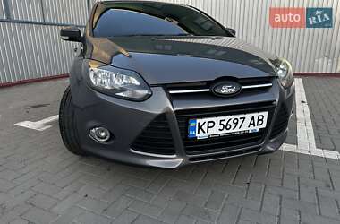 Хэтчбек Ford Focus 2012 в 