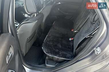 Хэтчбек Ford Focus 2012 в 