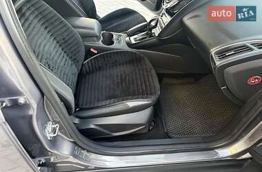 Хэтчбек Ford Focus 2012 в 