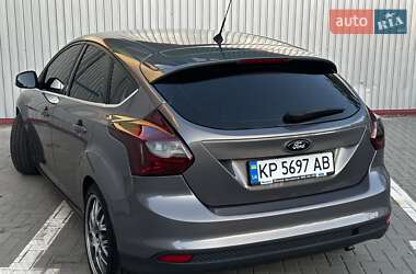 Хэтчбек Ford Focus 2012 в 