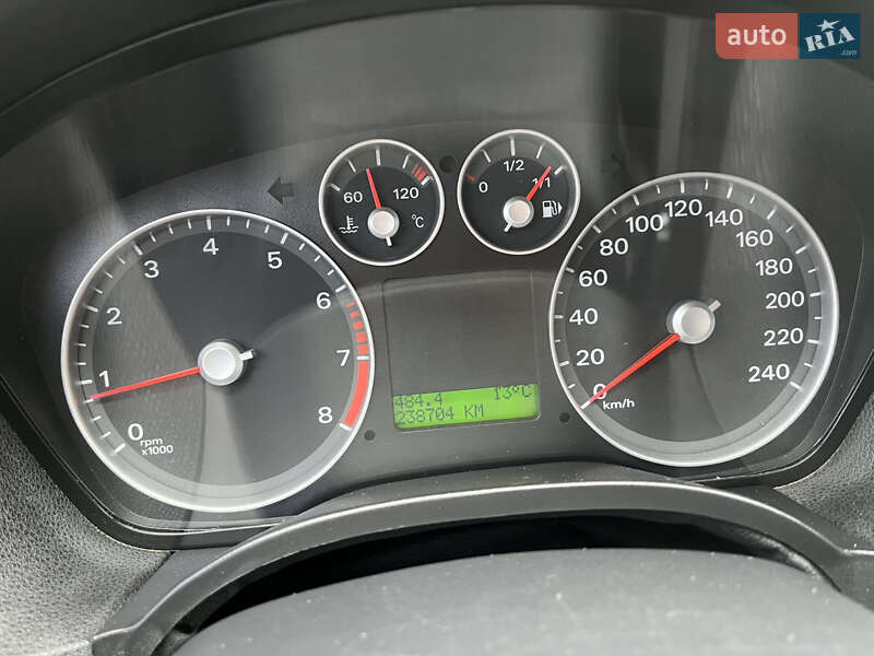 Седан Ford Focus 2005 в Хмельнике