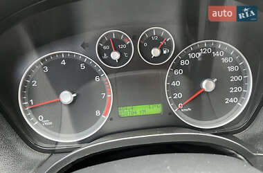 Седан Ford Focus 2005 в 