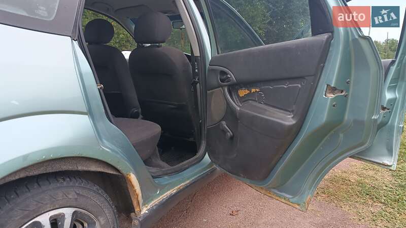 Хэтчбек Ford Focus 2000 в Овруче