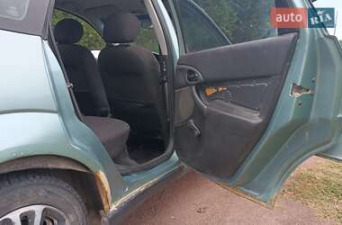 Хэтчбек Ford Focus 2000 в 