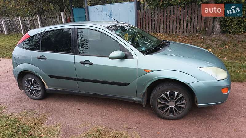 Хэтчбек Ford Focus 2000 в Овруче
