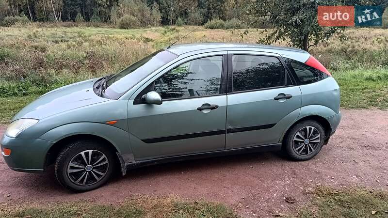 Хэтчбек Ford Focus 2000 в Овруче