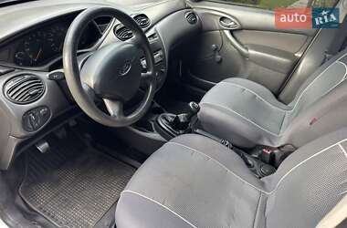 Хэтчбек Ford Focus 2004 в 