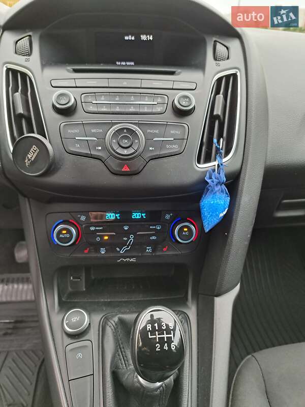 Хэтчбек Ford Focus 2015 в Киеве