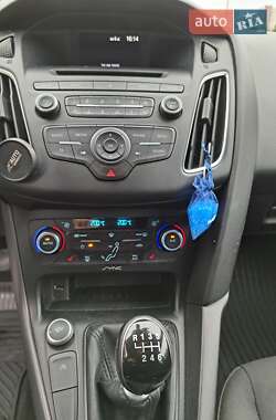 Хэтчбек Ford Focus 2015 в 