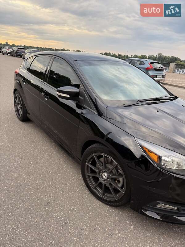 Хэтчбек Ford Focus 2017 в Киеве