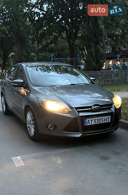 Хэтчбек Ford Focus 2012 в 