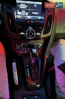 Хэтчбек Ford Focus 2012 в 